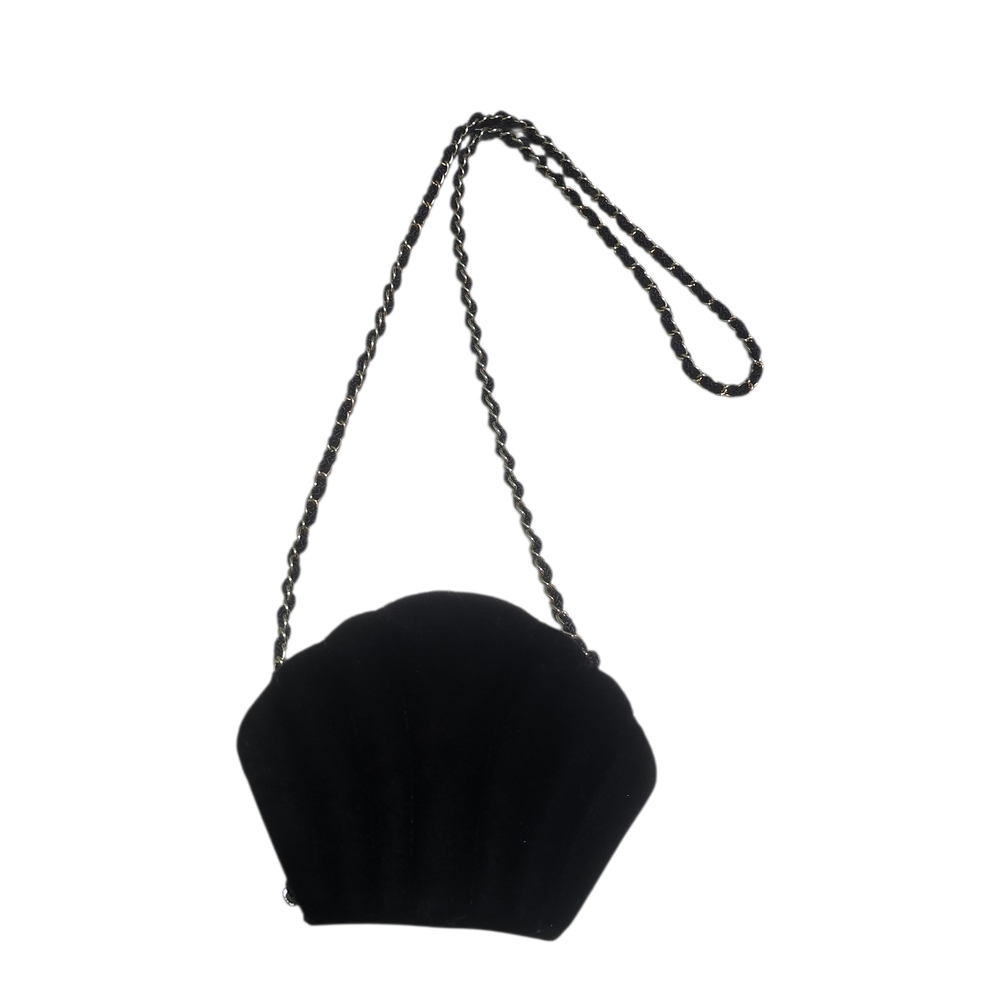 Elegant Black Shell Purse